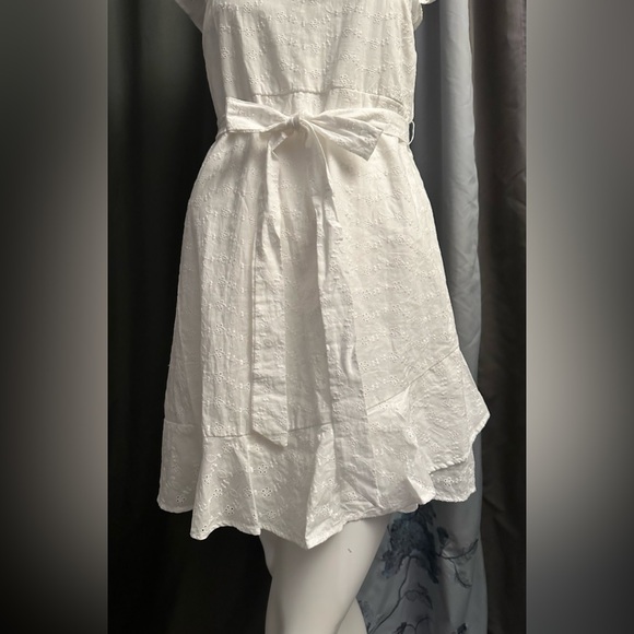 🥰 Juniors' Live To Be Spoiled Sleeveless Eyelet Faux Wrap Skater Dress, size L - Picture 3 of 10